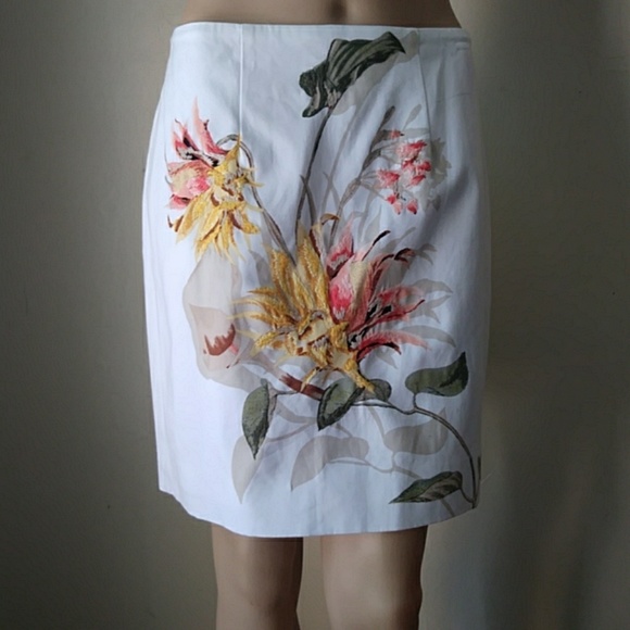 White House Black Market Dresses & Skirts - WHITE HOUSE BLACK MARKET Embroidered Floral Skirt